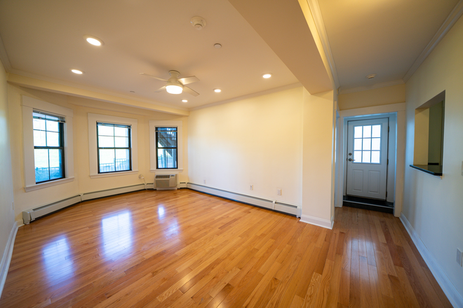 219 Commonwealth Ave #12 - Beautiful 2 beds / 1 bath near Boston College - Sept 1st move-in !