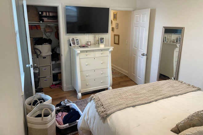 Bedroom Available - ISO SUBLETTER in Tenleytown 2 Bed 1 Bath Apt- spacious with tons of natural light!