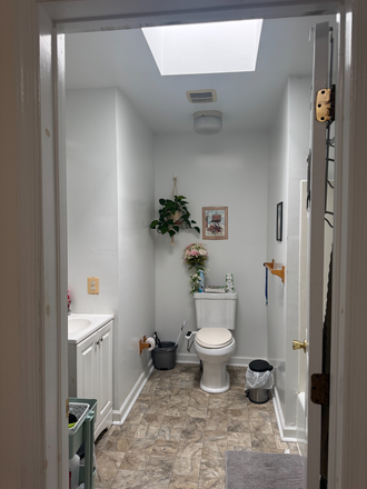 2nd story bathroom (nearest to bedroom) - Rowhome right next to campus