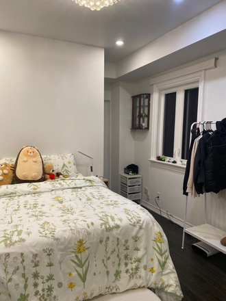 Bedroom - 1 unfurnished bedroom in 5-bedroom house - Minimum 2 month sublet, with option to renew 1 year lease