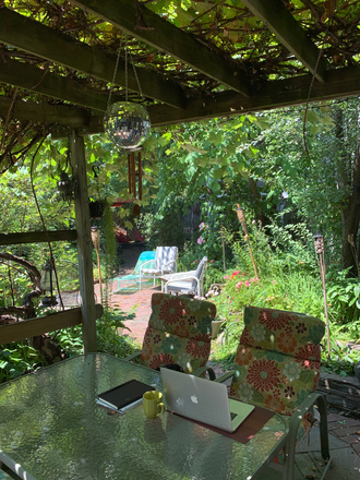 Seating area in garden - One Bedroom Garden Apartment
