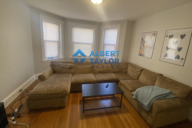 Living Room - Renovated 3 Bed 1 Bath on Freeman Street!!