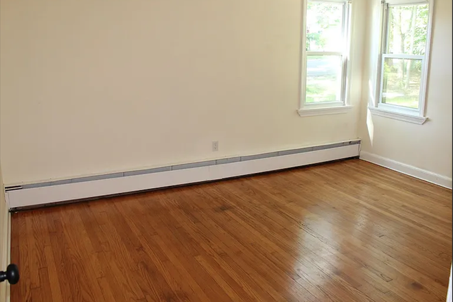 Bedroom Available - Looking to Sublet Room for UConn or ECSU students House