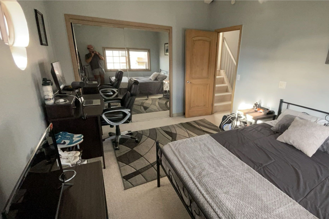 view of bedroom - Single Bedroom in a 4 room Penthouse Apartment, Flatiron Views, Close to Campus