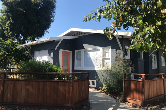 Outside Street View - Room in lovely bungalow in peaceful neighborhood May-August