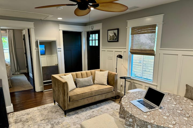 Cozy velvet loveseat and poufs for watching TV / relaxing - Cottage in Wagener Terrace Apartments