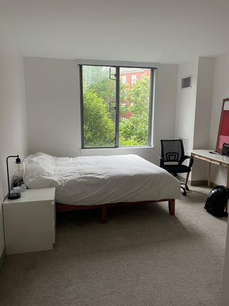 Bedroom with Queen size bed and memory foam mattress - Summer Sublet right next to Harvard Campus! 2 rooms, can be rented individually.