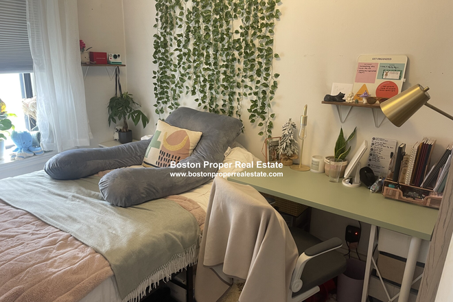 A - 3 BED WITH LIVING ROOM IN BACK BAY Apartments