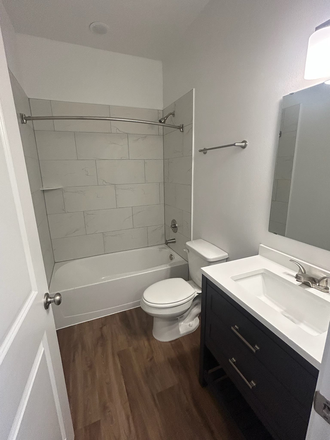 Private Bathroom (connected to bedroom) - Subletting for Summer 2026 – Private Bedroom + Bath, Bolsover St. Duplex