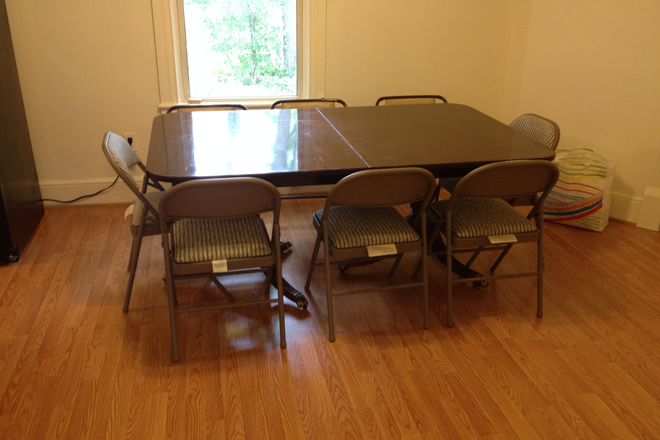 Family/Dining Room - Rooms in a Nearby Rental House for UMD students