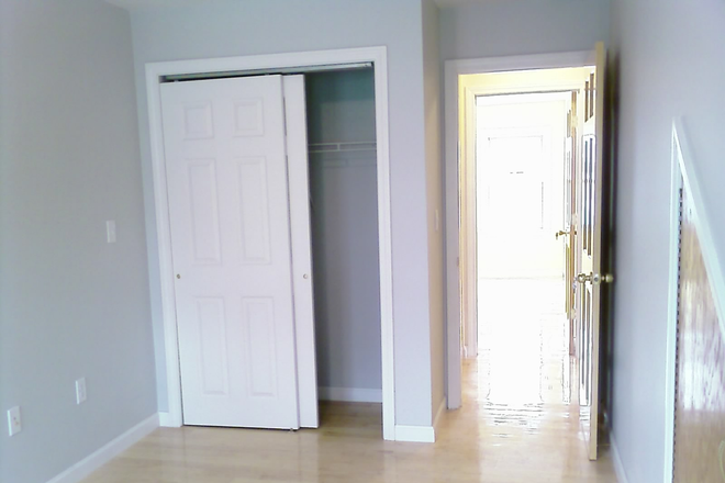 Call NOW for showings! 617-236-8600 - COMM AVE - *NO FEE* TOP FLR 4BR/2BA IN CLEVELAND CRCL FOR *9/1/2026* W/ LNDRY IN BLDNG, RNTL PRKNG Apartments