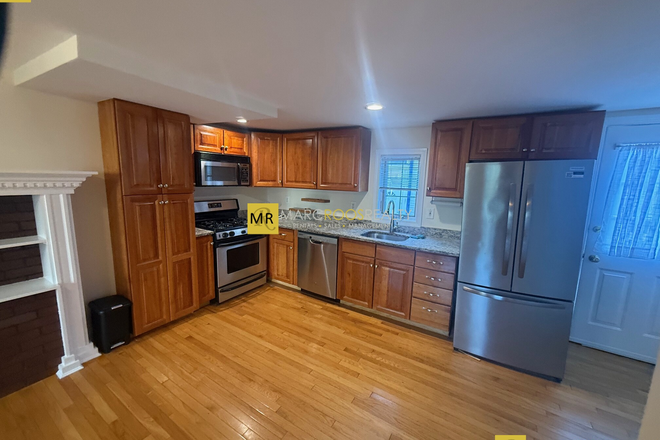 Call NOW for showings! 617-236-8600 - CLARKEN CT - *NO FEE* BUNKER HILL 2BR/1.5BA 2 FLR TWNHOUSE W/ EIK, DW, YRD, W/D IN UNIT *AVAIL NOW!*