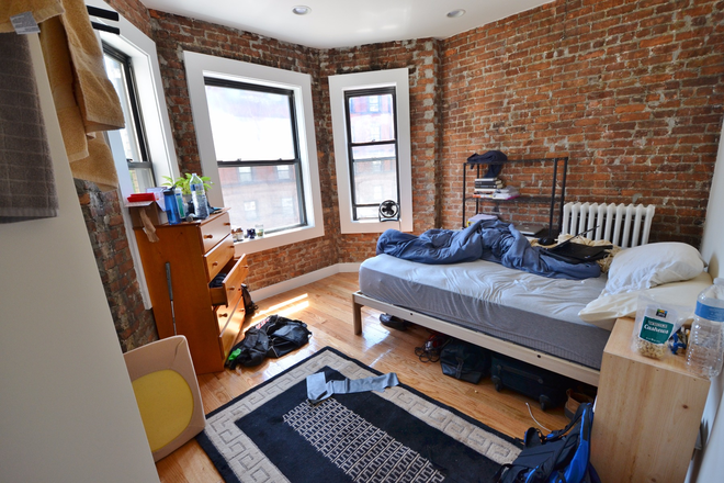 Bedroom - 4 Bed Available 9/1/26! *CONTACT NOAH 603-470-8181 Apartments