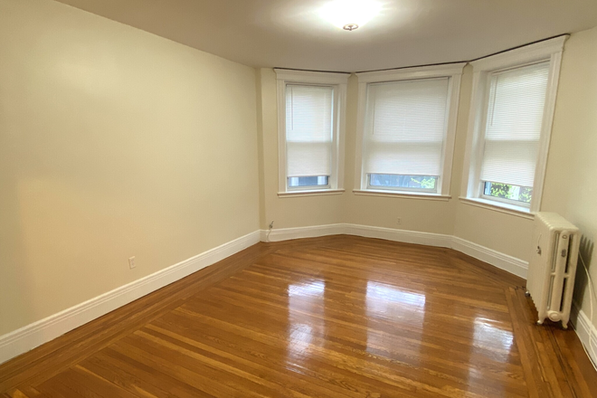 Living Area - Gorgeous Sun Filled 2 Bed on Euston Street Apartments