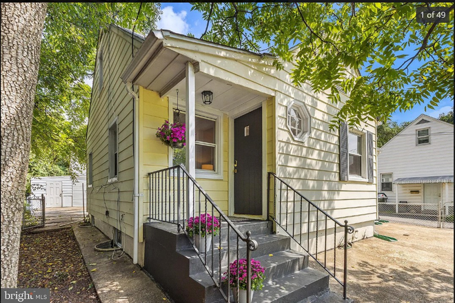Front Porch - Amazing 4 Bed/3 Bath House minutes from UMD Campus!