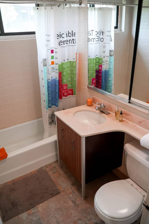 Bathroom - Private room in Brandywine apartments for winter sublet