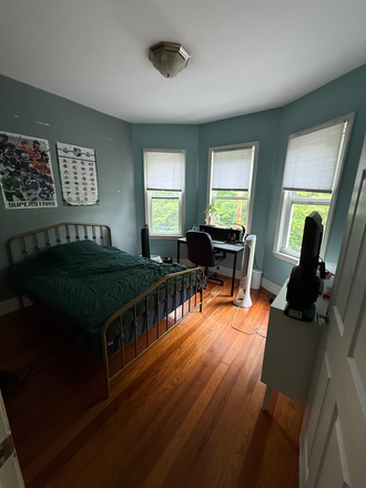 22 Fisher Avenue Bedroom for sublease - Summer 2 Housing (Mission Hill 1 bedroom)