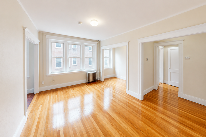 1 - Studio with Alcove for 9/1 no fee close to campus