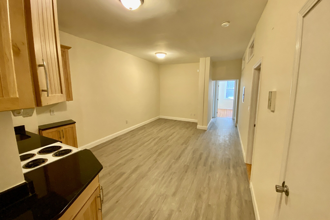 Call NOW for showings! 617-236-8600 - ABERDEEN ST - *75% OFF FEE* TRUE 3BR/1.5BA IN AUDUBON CRCL FOR *9/1/2026* W/ LNDRY IN BLDNG, HW INC! Condo