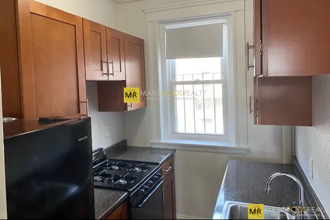 Call NOW for showings! 617-236-8550 - BOYLSTON ST - *NO FEE* REAR FACING 1BR SPLIT FOR 2 PPL AVAIL *9/1/2026* W/ LNDRY IN BLDNG, H&HW INC Apartments