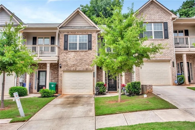 Front - All Utilities included in Rent! Close to Downtown Atlanta. Townhome