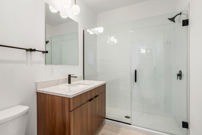 Bathroom - 1 bed 1 bath 560 sq. ft. at The600 Apartments