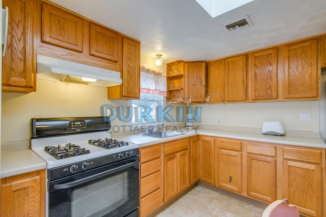 Kitchen - APPLY NOW WITH NO FEE www.durkincottages.com House