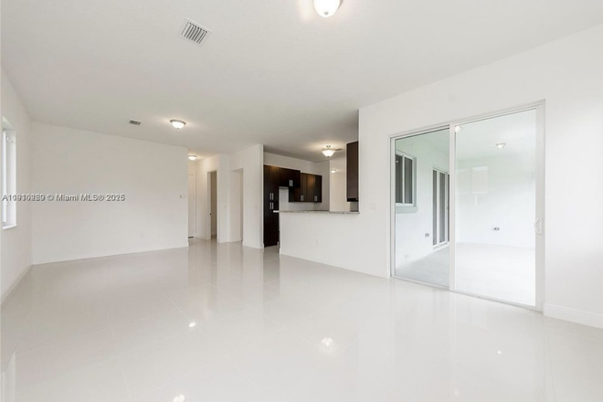 Family room - Palmetto Bay house