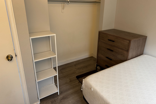 Bedroom Closet/Storage - Fully Furnished Room 20 min walk from campus, close to Pearl St. and 29th St. Mall Apartments