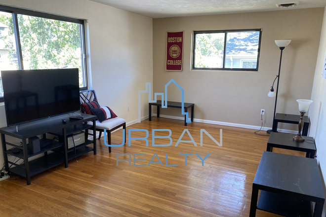 LIVING ROOM - 3 BED  2BATH CENTRAL AIR AND PARKING AVAILABLE AUG 1, 2026 Apartments