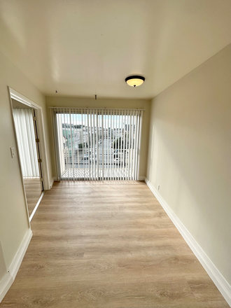 room - 1 block from Koret Center USF campus Apartments
