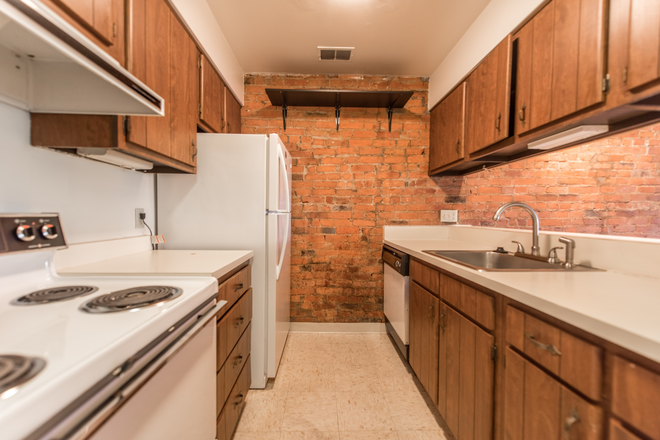 Kitchen - 2702 Jefferson Ave Apartments