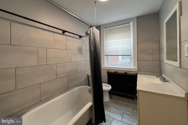 Bathroom - 5231 wissahickon ave (Eastfalls / Germantown ( Drexel Medical) Queen lane , Train station Duplex