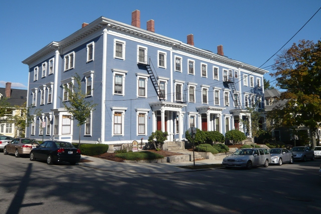 Exterior 180 Bowen St. - 5 Bed 2 floor townhouse 178 Bowen St., 4 minute walk to campus, avail. 6/1/25