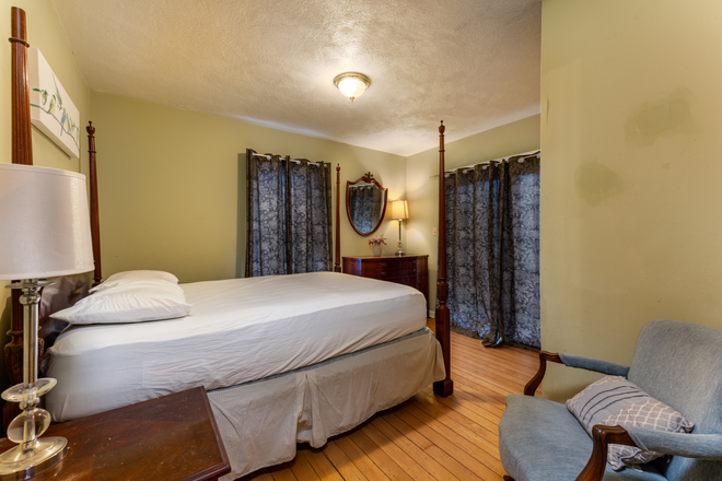 Rear bedroom 1st floor - 4-bed sublet Now until Aug - Spacious modern apt near harvard and BU w parkings
