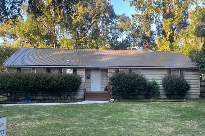 Exterior - Bedroom in a 3x2 close to campus House