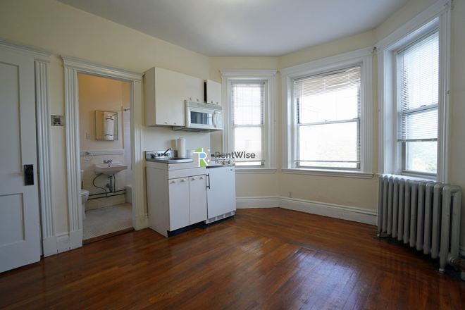 2 - $2,200 – Fenway Studio April 1 – H/HW Inc., Near Simmons Apartments
