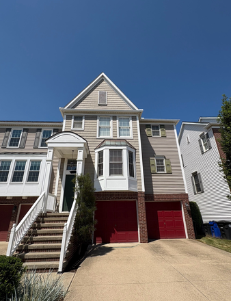 Outside Street View - Room for rent in townhome close to HEC and Cleveland Clinic