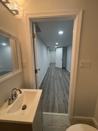 En suite bath - Newly renovated modern 2-3 bedroom apartment New premium appliances AC 2 full baths Storage