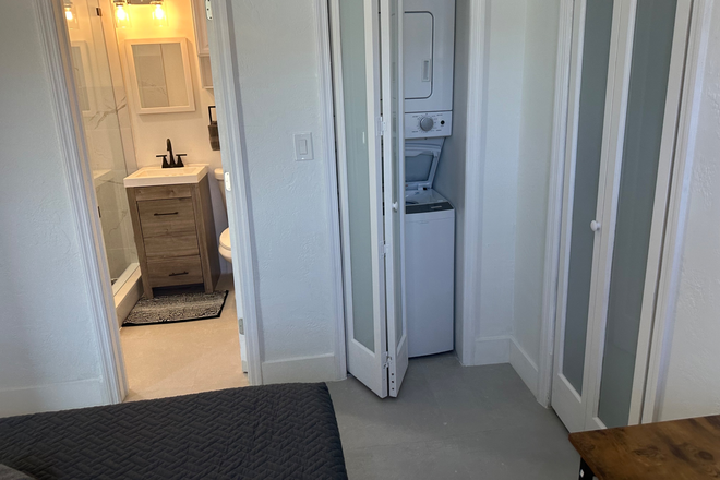 Bathroom and laundry - Duplex 1/1 Duplex