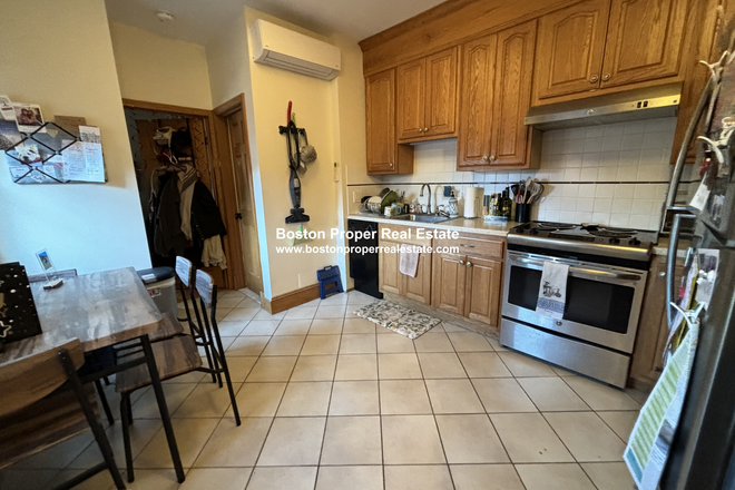 A - 3 bed with living room *NO BROKER FEES Apartments