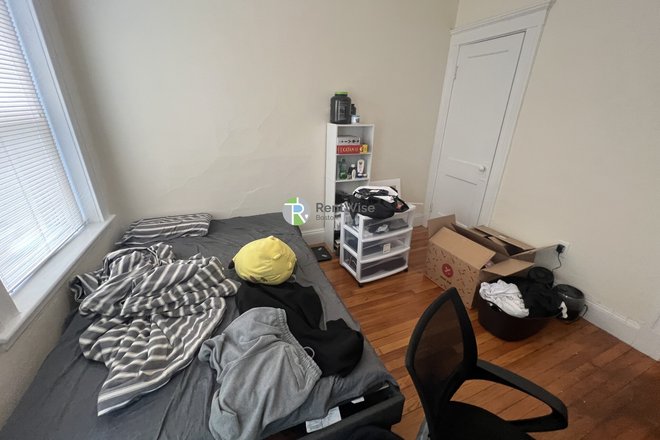 3 - SEPT 2025: Fenway, 1 Bed Split, NO FEE Apartments