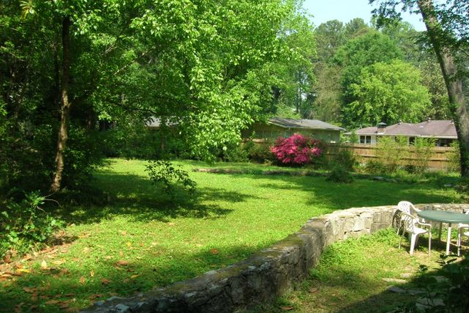 Back yard - Large, quiet 1bd/1bath garden apt, 1 mi east of Emory, $1,380/month