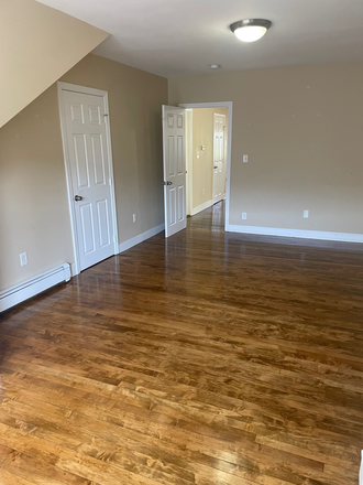 bedroom - BC Grads/Law/Transfers! Gorgeous 1 bedrm unit on Brighton/Brookline line. Available 7/1, 8/1 or 9/ Apartments