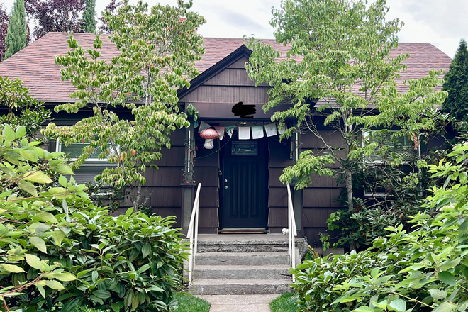 Outside Street View - West Campus Nice House of Three Bedrooms (leasing one bedroom)