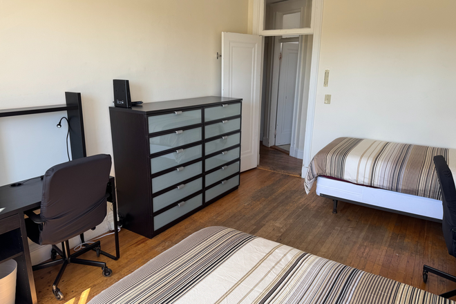 Double Room Photo 3 - Private Furnished 2-Bedroom Split Apartment