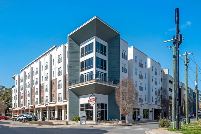 The Luxe on West Call - Campus Apartments