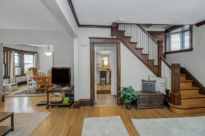 foyer - Beautifully Restored 4 Bedroom House - partially furnished