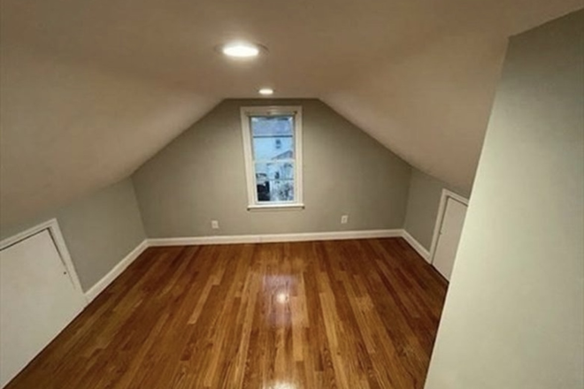 Bedroom - Close to campus Duplex