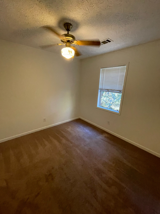 Room 1 - 795/month - Meadowlark Lane - 11 minutes to main KSU campus House